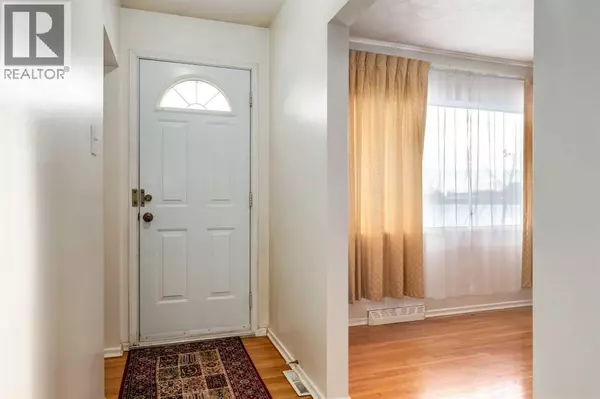 Calgary, AB T3E3K3,3519 40 Street SW