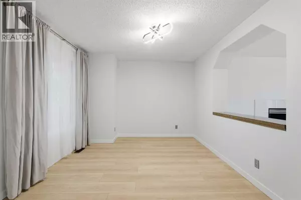 Calgary, AB T2Z3G2,210 Douglas Glen Point SE