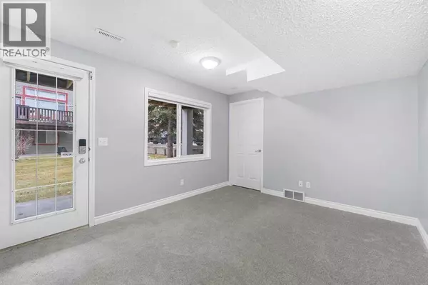 Calgary, AB T2Z4T3,118 Copperfield Lane SE