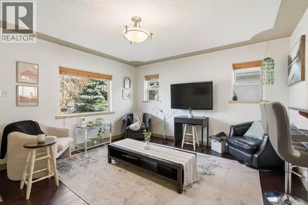 Calgary, AB T2M2N7,535 30 Avenue NW