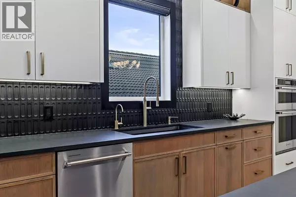 Calgary, AB T2V0C4,727 53rd Avenue SW