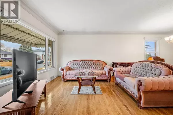 Calgary, AB T2E5M5,1228 Richland Road NE