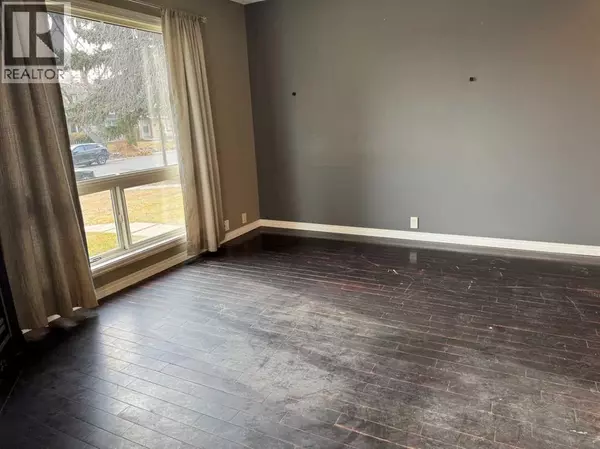 Calgary, AB T2B2T2,8, 220 Erin Mount Crescent SE