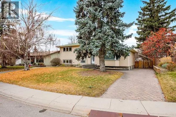 Calgary, AB T3E5R3,6407 Lombardy Crescent SW