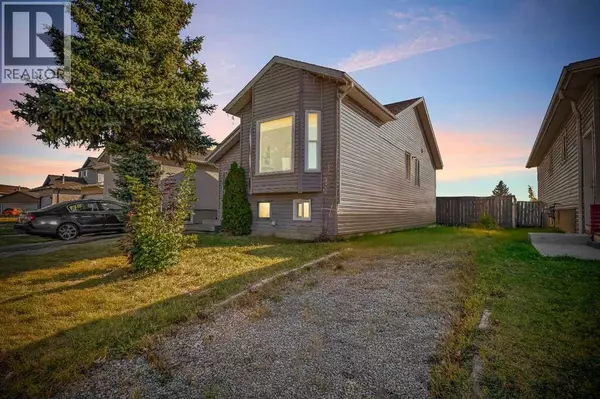 Calgary, AB T3J2S5,57 Martinview Crescent NE