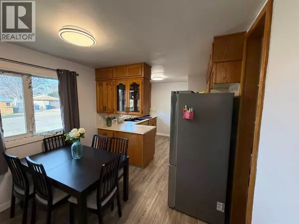 Medicine Hat, AB T1A6V1,61 Mcintosh Avenue NW