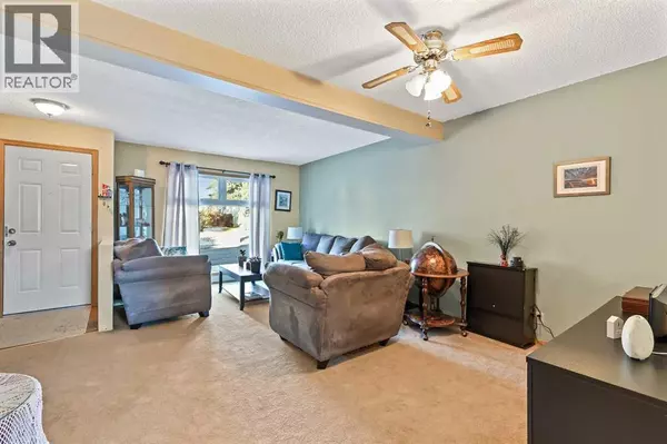 Calgary, AB T3J1Y6,115 Castlegreen Close NE
