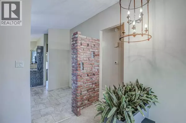 Calgary, AB T3E5X2,3420 Lane Crescent SW