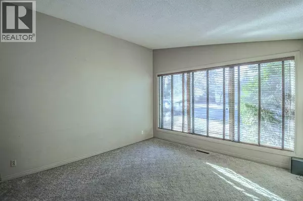 Calgary, AB T3E5X2,3420 Lane Crescent SW