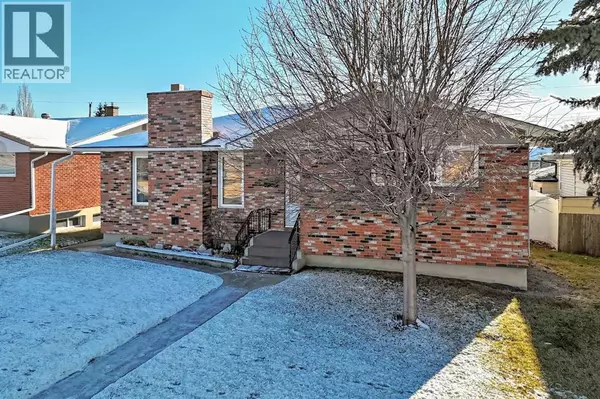 Calgary, AB T2B6B5,2119 Mackid Crescent NE