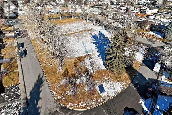 Calgary, AB T2E6B5,2119 Mackid Crescent NE