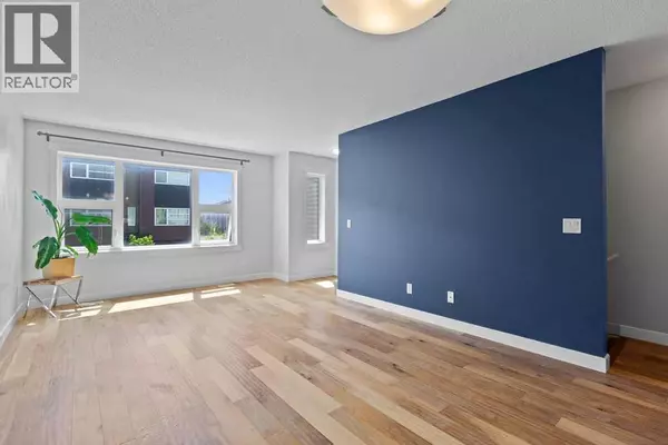 Calgary, AB T3K0W6,346 covecreek Circle NE