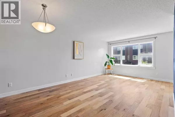 Calgary, AB T3K0W6,346 covecreek Circle NE