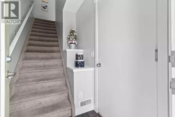 Calgary, AB T3K0W6,346 covecreek Circle NE