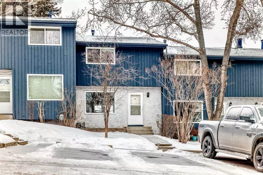 28, 800 Bowcroft Place, Cochrane, AB T4C1B9