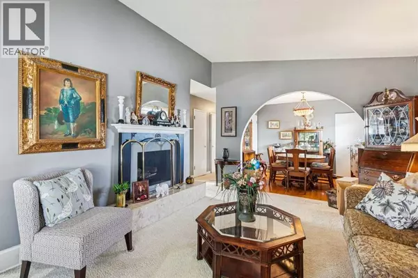 Calgary, AB T2J1J7,409 Woodland Crescent SE