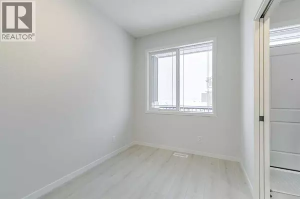 Calgary, AB T2X6J5,186 Creekside Manor SW