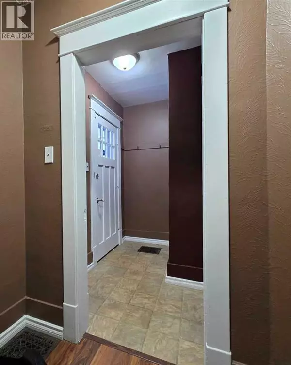 Medicine Hat, AB T1A5S2,153 9 Street NE