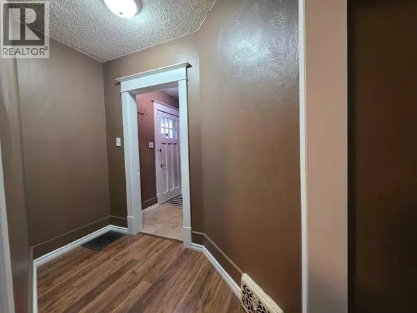 Medicine Hat, AB T1A5S2,153 9 Street NE