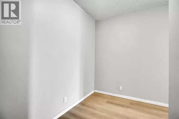 Calgary, AB T3J0H4,1119, 333 Taravista Drive NE