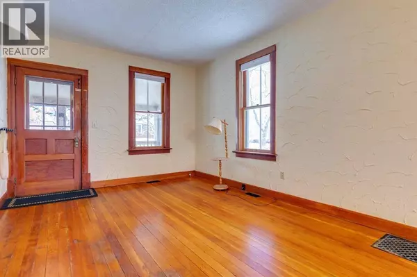 Okotoks, AB T1S1J8,77 Elma Street W