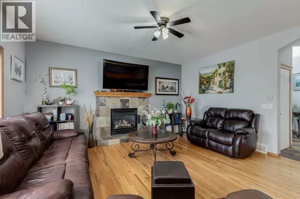 Cochrane, AB T4C1V8,144 Bow Ridge Drive Drive