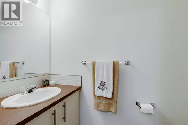 Airdrie, AB T4A0B5,704, 2445 Kingsland Road SE