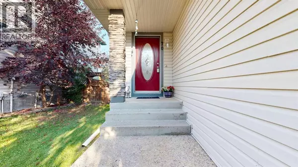 70 Crystalridge Close, Okotoks, AB T1S1X6