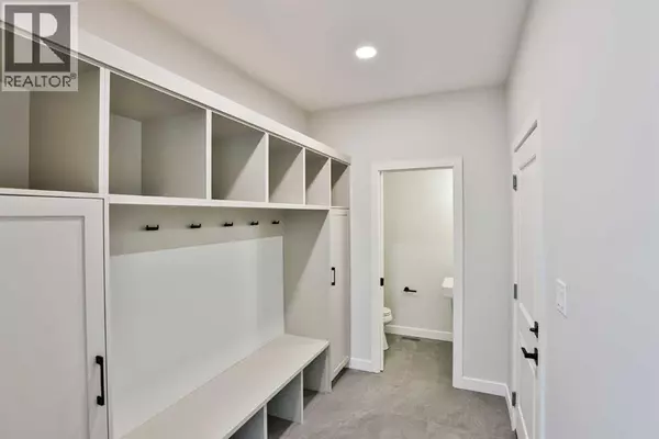 Lethbridge, AB T1J5W4,542 Malahat Green W