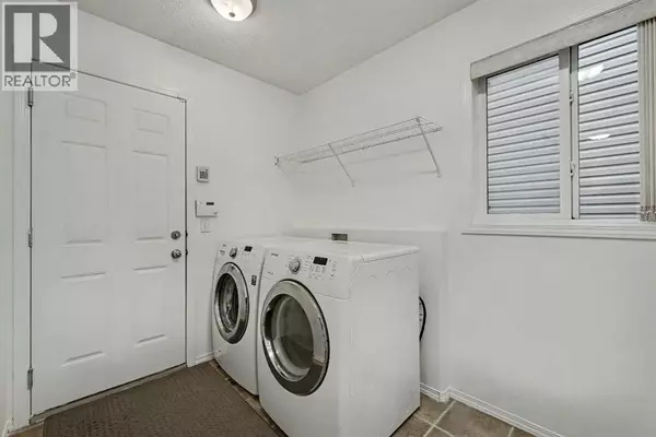 Calgary, AB T3J5A7,12 Tarawood Grove NE