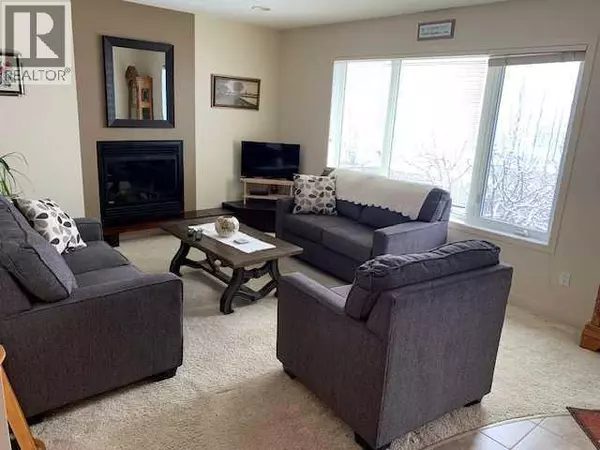 Lethbridge, AB T1K7Y6,749 Blackfoot Terrace W