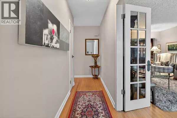 Calgary, AB T3E2Y5,2808 35 Street SW