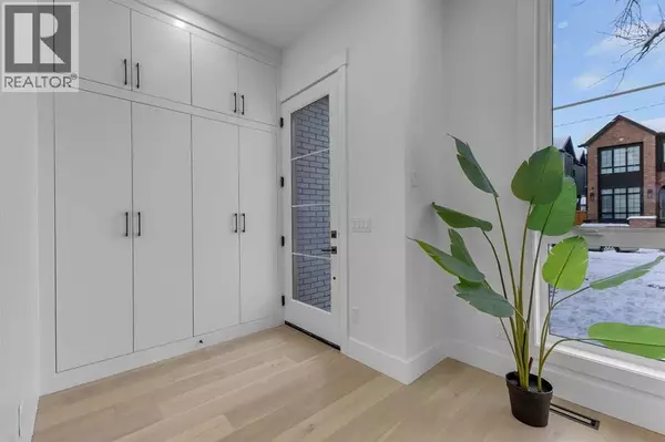 Calgary, AB T2M1K1,631 21 Avenue NW