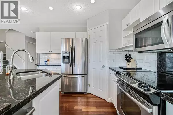 Calgary, AB T3J3W9,189 Coral Springs Court NE