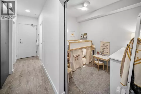 Calgary, AB T2S2G5,211, 323 20 Avenue SW