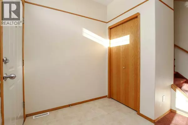 Red Deer, AB T4R2W4,25 Adams Close