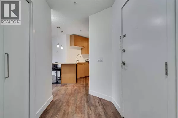 Calgary, AB T3E7N9,113, 35 Richard Court SW