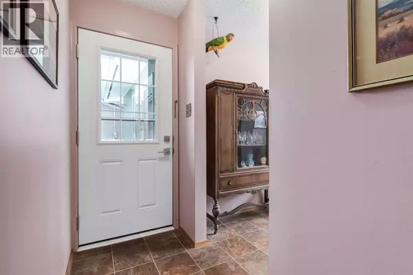 Calgary, AB T2J1W1,180 Maple Court Crescent SE