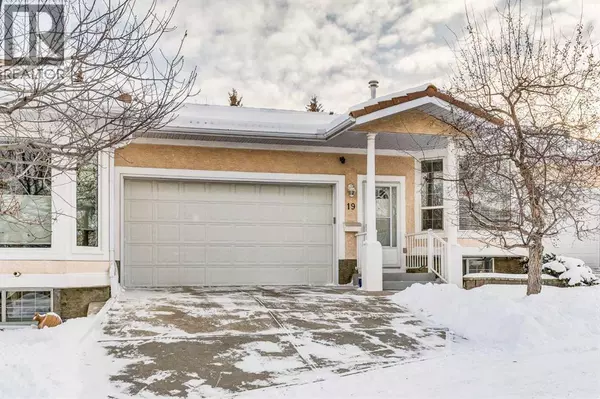 19 Signature Villas SW, Calgary, AB T3H3A1