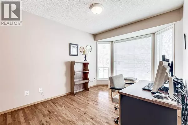 Calgary, AB T3H3A1,19 Signature Villas SW