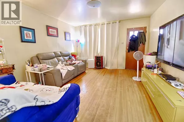 Lethbridge, AB T1H3K4,451 19 Street N