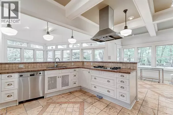 Calgary, AB T3C2J2,342 SUPERIOR Avenue SW