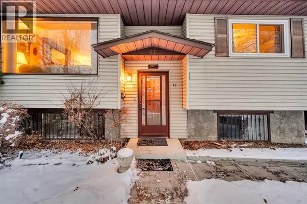 Calgary, AB T3K1C3,11 Berwick Close NW