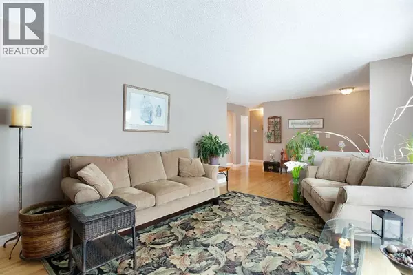 Calgary, AB T3E4A1,2607 Kelwood Drive SW