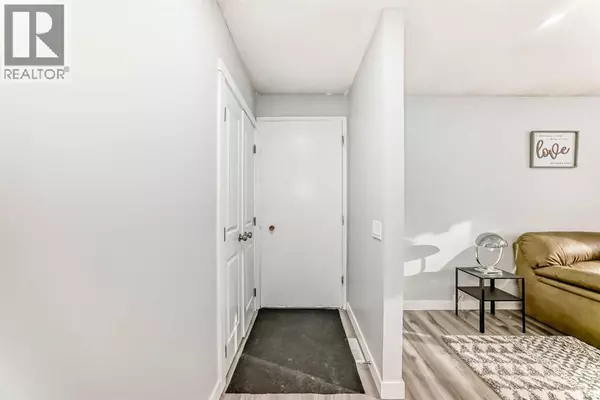 Calgary, AB T2B0k5,3429 33A Avenue SE