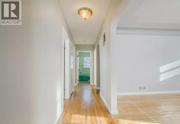 Calgary, AB T2G2Z7,1126 8 Street SE