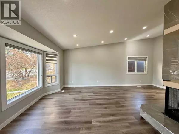 Calgary, AB T1Y6A4,36 Whitehaven Road NE