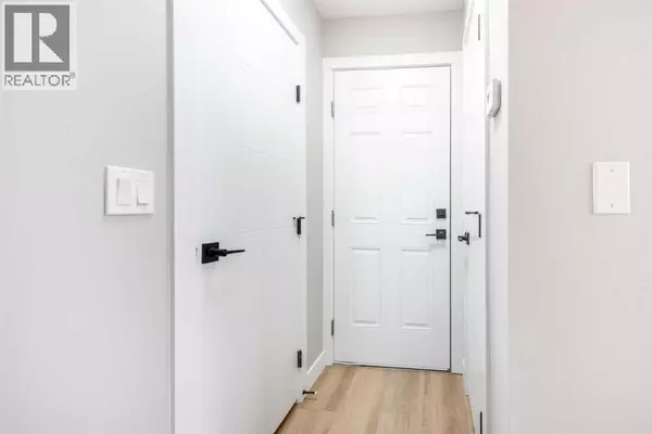 7620 27 Street SE, Calgary, AB T2C1E7