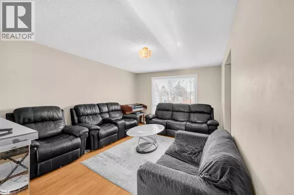 Calgary, AB T3J1P1,120 Castlebrook Rise NE