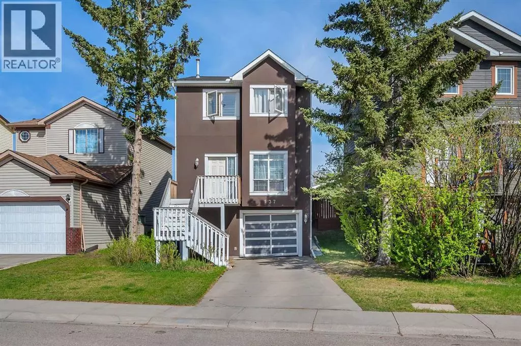 Calgary, AB T3J3M8,137 Martinpark Way NE